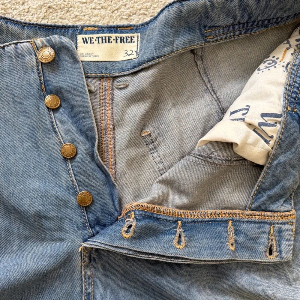 We The Free Free People Blue Denim Wide Leg Pleated Button Fly Shorts Size 32
